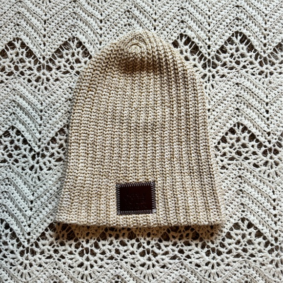 Love Your Melon Two Pack Tan Knit Beanie & White Knit Beanie Thick Crochet - Picture 2 of 8